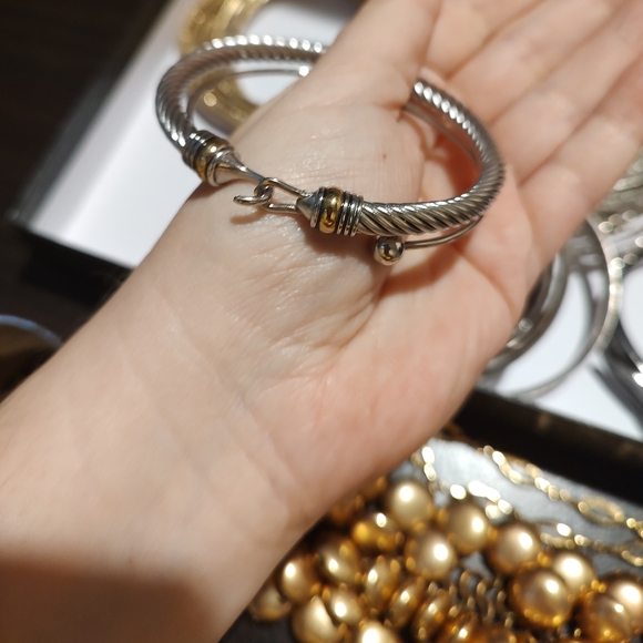 Bracelet Lot: BR, Chico's, Sarah Coventry ++ - Picture 10 of 10